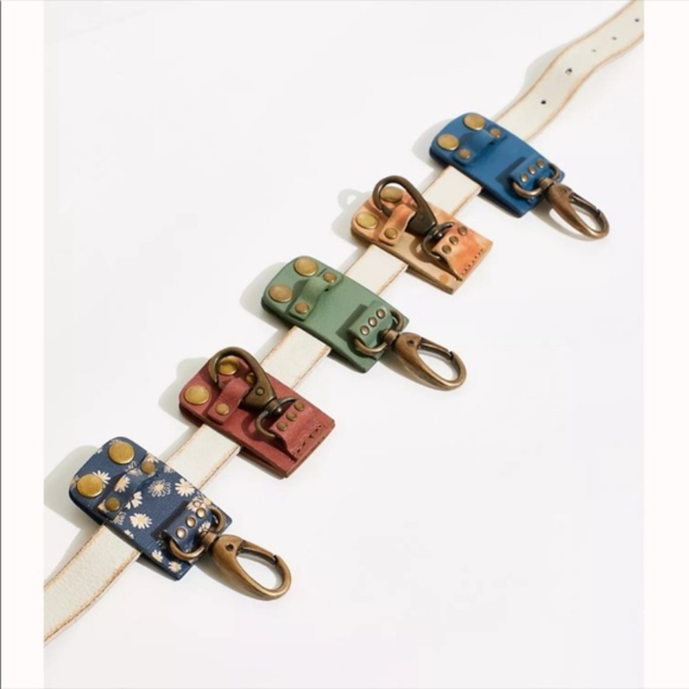 New🌟We the FREE PEOPLE Snapped Keyring-Blue